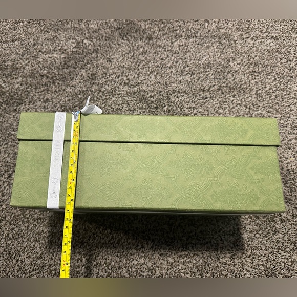 2023 Gucci Christmas Slipper Box - Picture 2 of 7